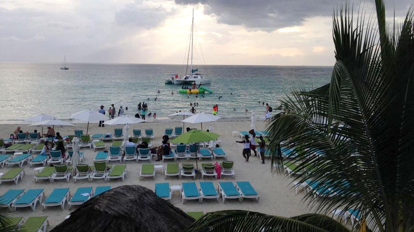 Coral Seas Garden Resort